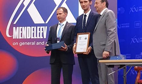Поздравляем сотрудника ИОХ РАН Валентина Ананикова с вручением премии Reaxys Award Russia